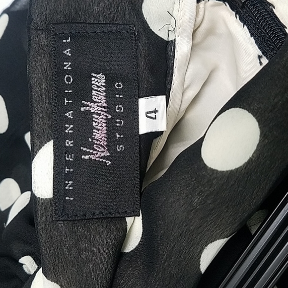 Neiman Marcus size 4 ruffled skirt - Picture 3 of 5